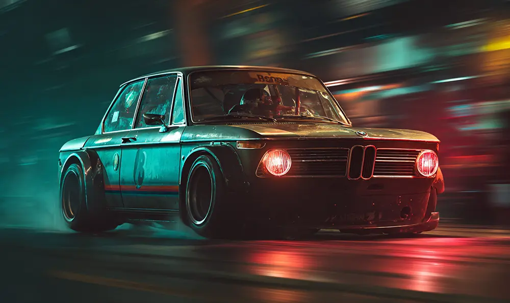 Vue stylisée de la BMW 2002 en pleine course
