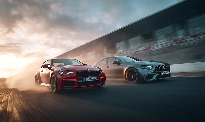 Comparatif visuel BMW M2 et Mercedes‑AMG CLA 45 S sur circuit