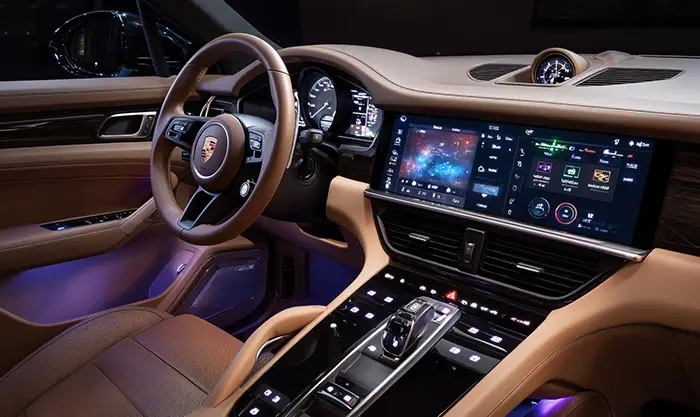 Intérieur Mercedes GLC Coupé cuir, écrans, ambiance lumineuse