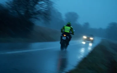 Gilet réfléchissant moto : allié sécurité essentiel