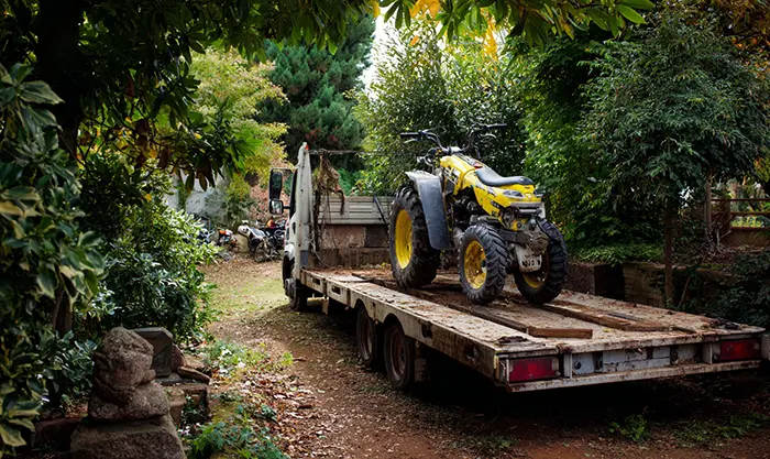 Remorque plateau en action sur chantier