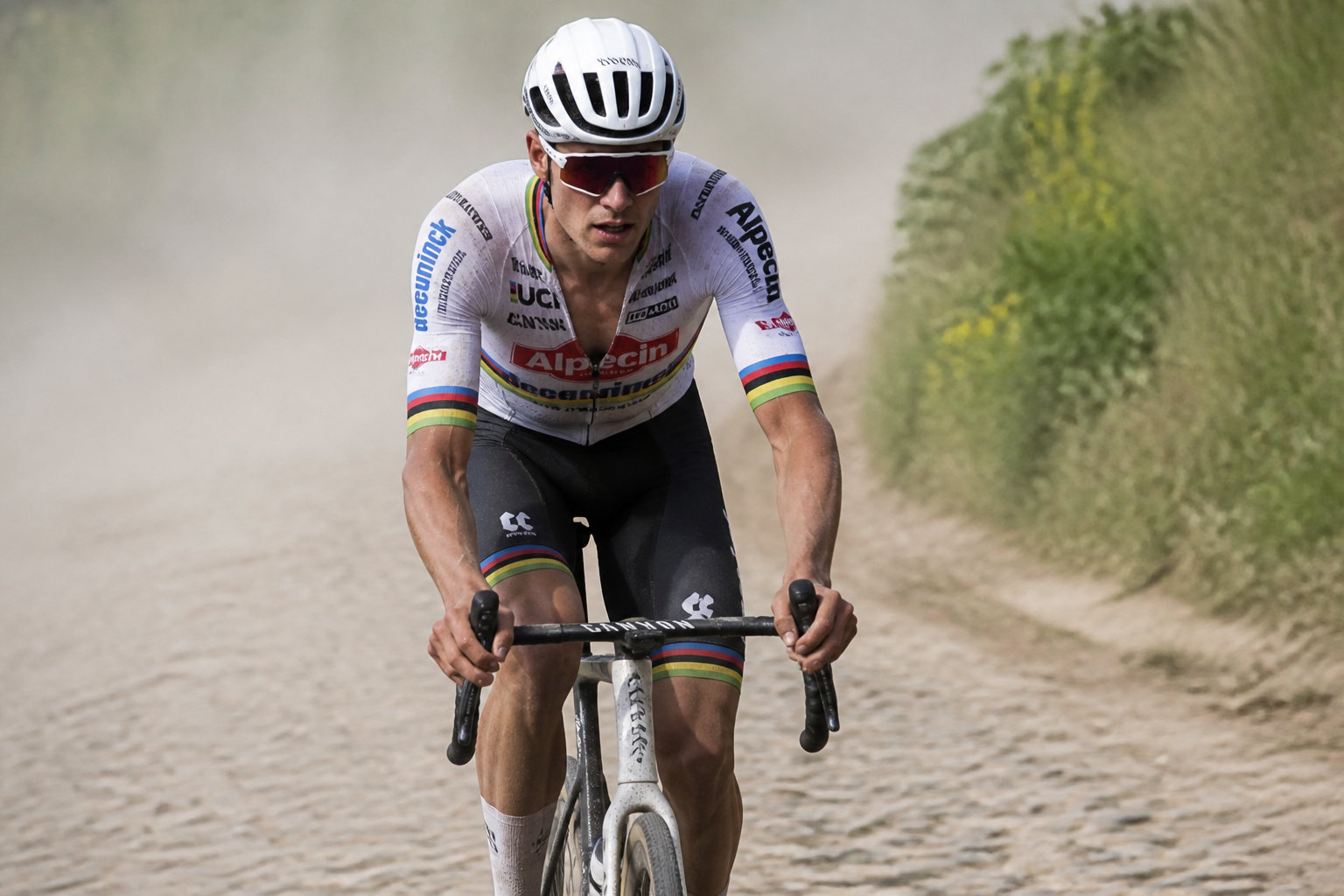 Paris-roubaix 2025 : le triplé historique de Mathieu van der Poel 🏆