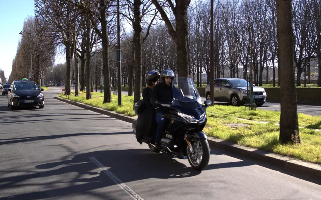 Passager à moto avoir les bons réflexes